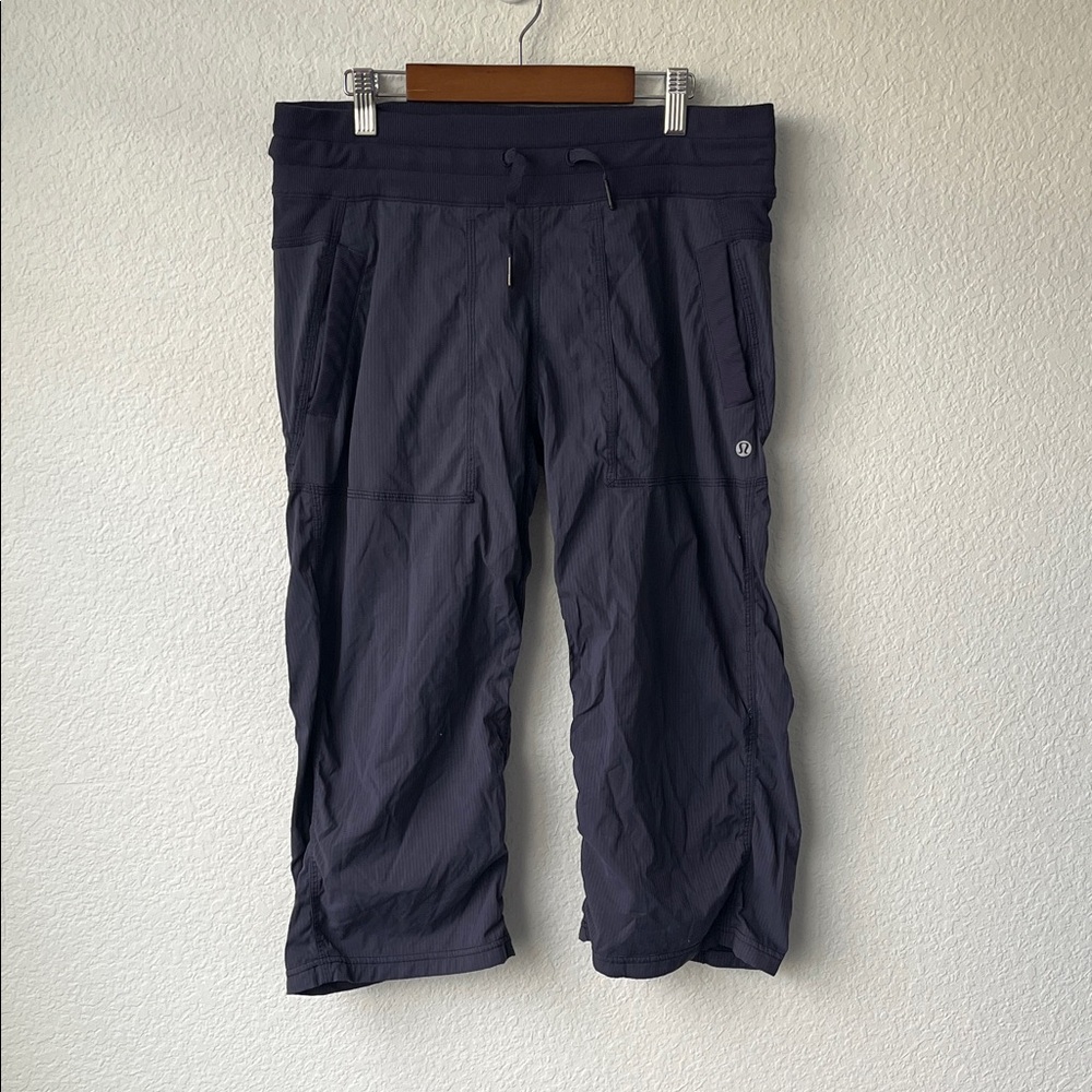 lululemon athletica women’s dark blue/grey Casual Capri Pants